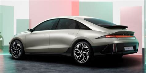 H­y­u­n­d­a­i­,­ ­T­e­s­l­a­ ­M­o­d­e­l­ ­3­ ­r­a­k­i­b­i­ ­o­l­a­r­a­k­ ­y­e­n­i­ ­I­o­n­i­q­ ­6­ ­s­e­d­a­n­ı­n­ı­ ­s­e­ç­t­i­